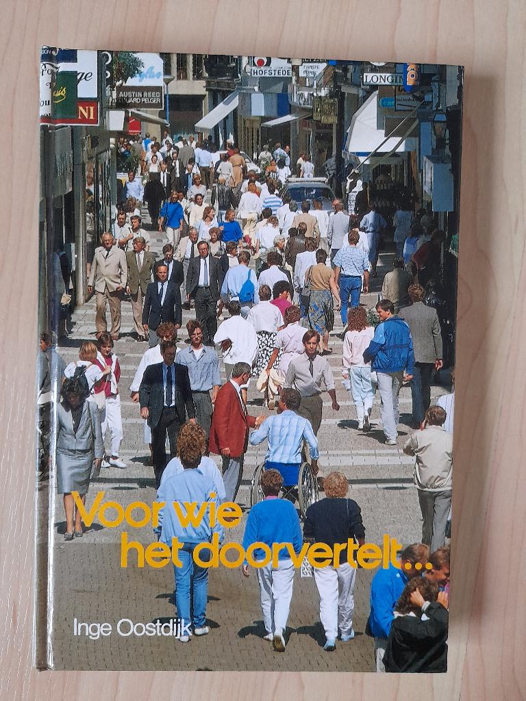 VOOR WIE HET DOORVERTELT Inge Oostdijk, Boeken, Ophalen of Verzenden, Gelezen