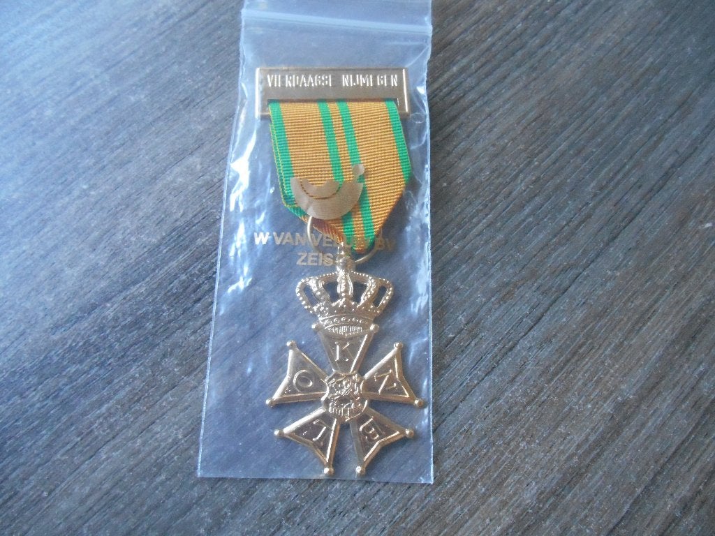 Vierdaagse medaille 2de keer, Verzamelen, Militaria | Algemeen, Ophalen of Verzenden, Landmacht, Nederland, Lintje, Medaille of Wings