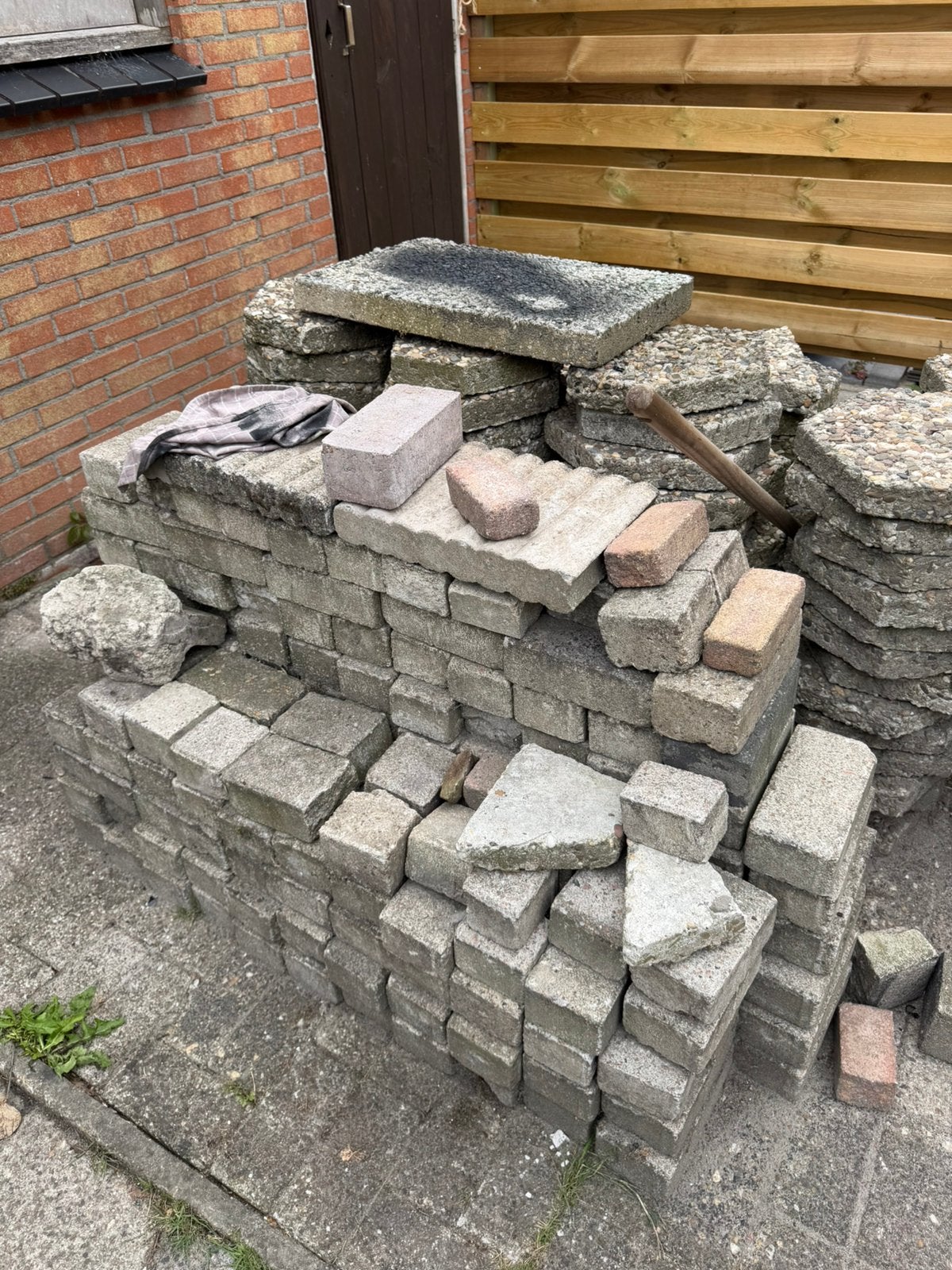 Gratis tuintegels | Grindtegels | opsluitbanden tuin, Ophalen, Zo goed als nieuw, Beton, Terrastegels