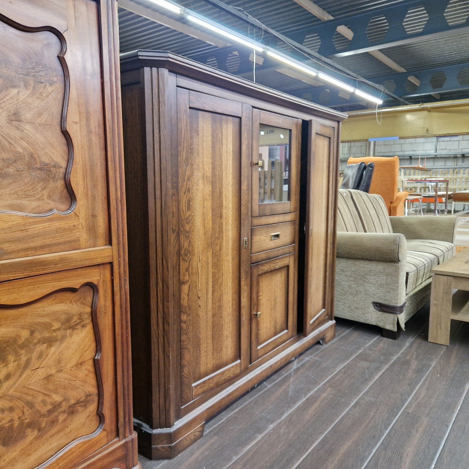 Eikenhouten dressoir met vitrine en lades, Ophalen