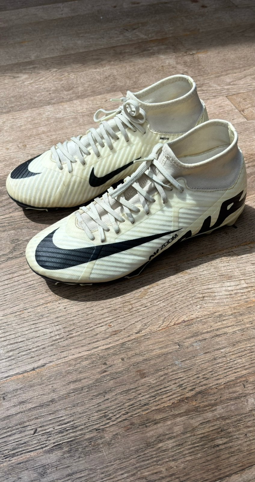 Nike voetbalschoenen maat 40, Sport en Fitness, Voetbal, Maat XS of kleiner, Schoenen, Ophalen of Verzenden, Zo goed als nieuw