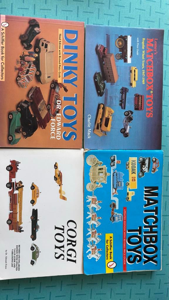 4 Boekjes Dinky Toys, Matchbox Toys, Corgi Toys Collectors, Boeken, Ophalen of Verzenden, Gelezen, Algemeen