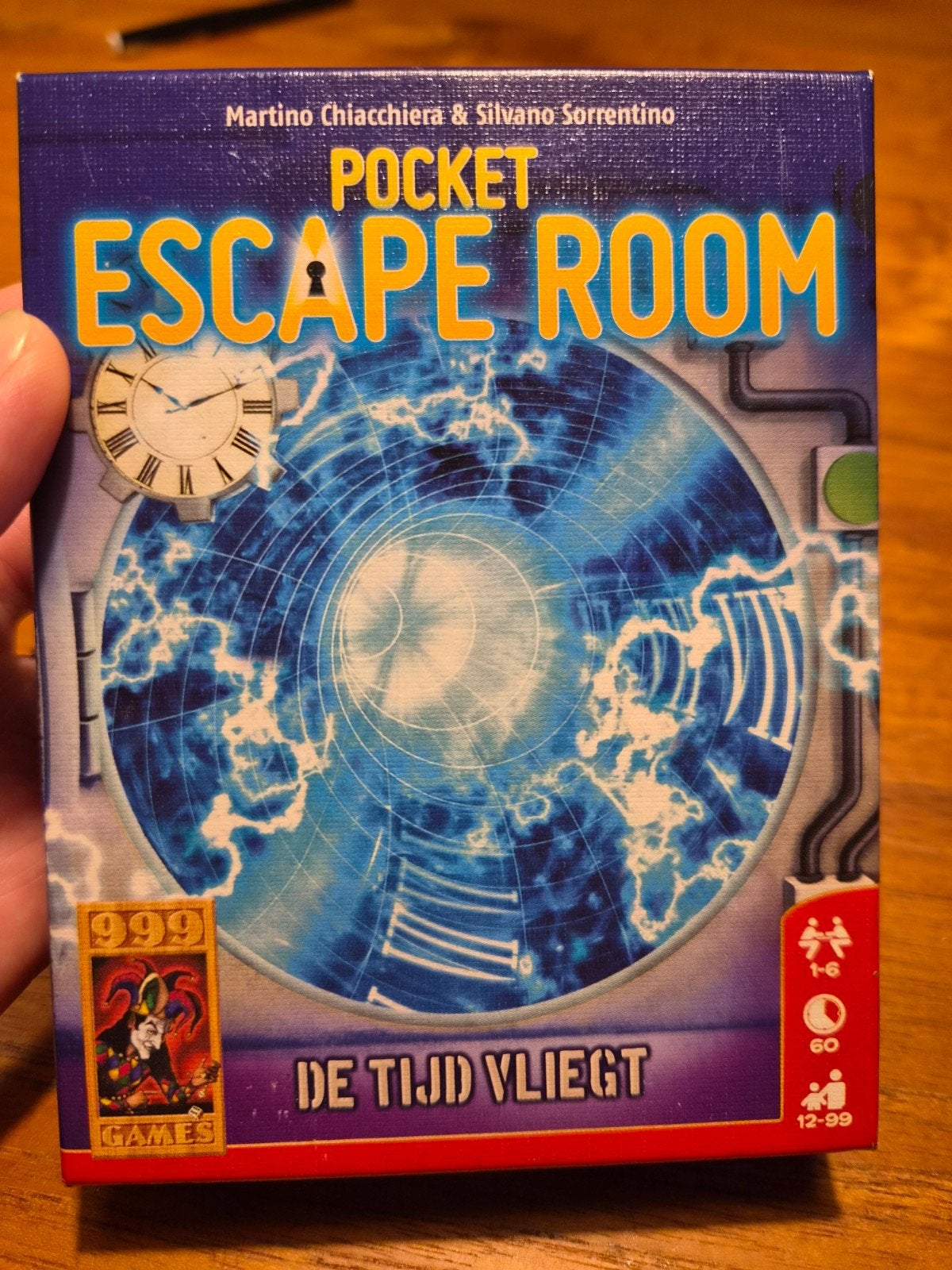 Pocket Escape Room: De Tijd Vliegt (999 Games), Een of twee spelers, Ophalen of Verzenden, Zo goed als nieuw, 999 Games