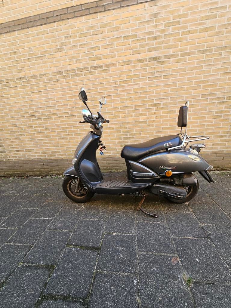 GTS Piemonte scooter, Fietsen en Brommers, Scooters | Overige merken, Gebruikt, Benzine, Ophalen