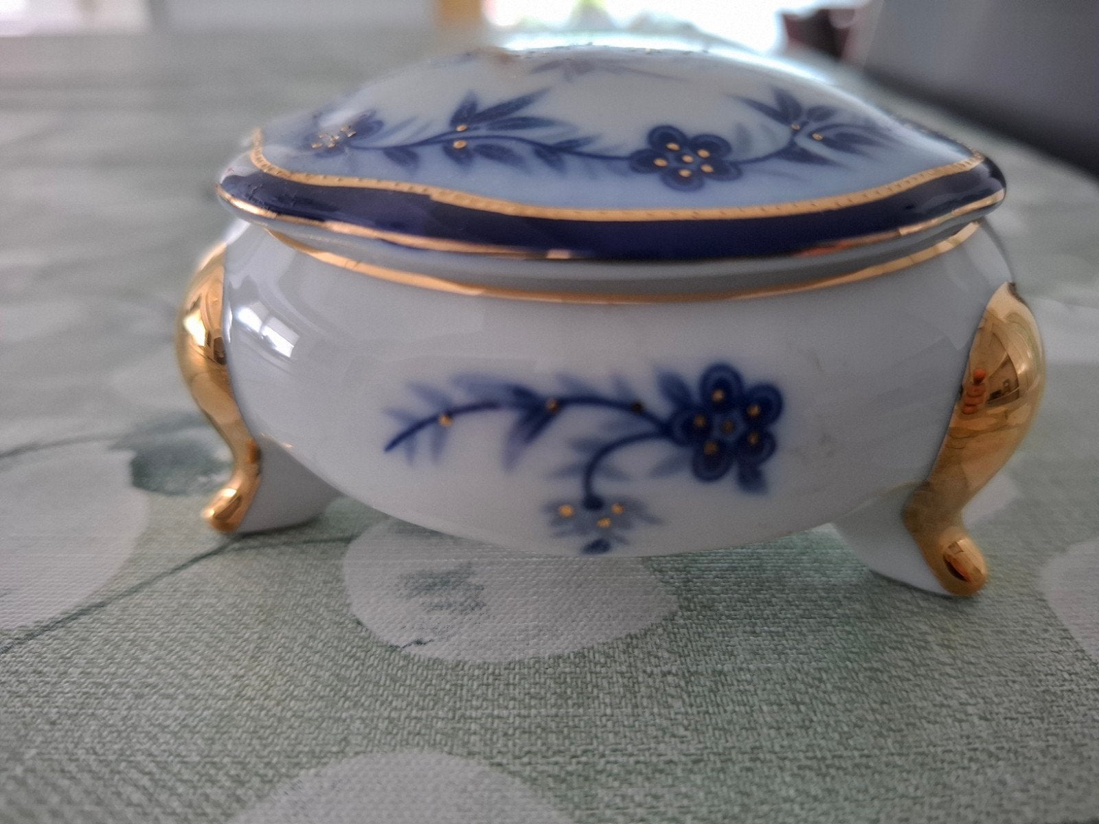 Handgemaakte Porseleinen Juwelendoosje met Blauw Bloemmotief, Ophalen of Verzenden