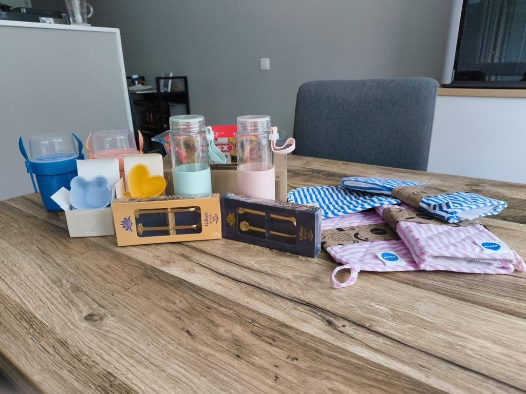 Diverse Keukenaccessoires: Ovenwanten, Bestek & Flessen, Ophalen, Nieuw