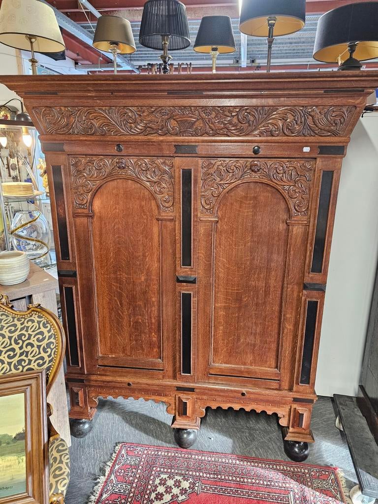 Antieke kast met houtsnijwerk, Ophalen of Verzenden