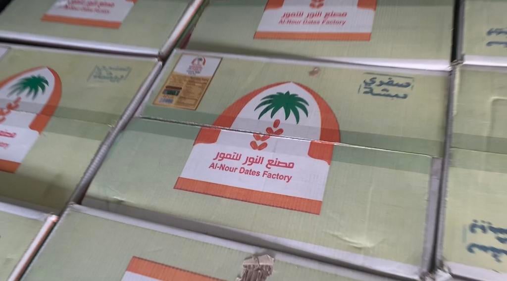 Luxe Safri Dadels 8KG | Opruiming in Den Haag | تمر فاخر, Doos, Minder dan 35 cm, Ophalen of Verzenden, Zo goed als nieuw