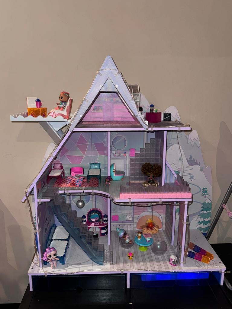 LOL XL Winter Cottage & Fashion Show Clubhouse, Kinderen en Baby's, Speelgoed | Poppenhuizen, Ophalen, Gebruikt, Poppenhuis