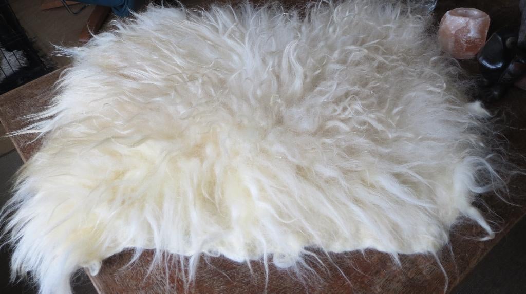 Gevilte vacht Schoonebeeker schaap, 67x55cm, roomkleurig, Huis en Inrichting, Woonaccessoires | Plaids en Woondekens, Nieuw, Ophalen of Verzenden