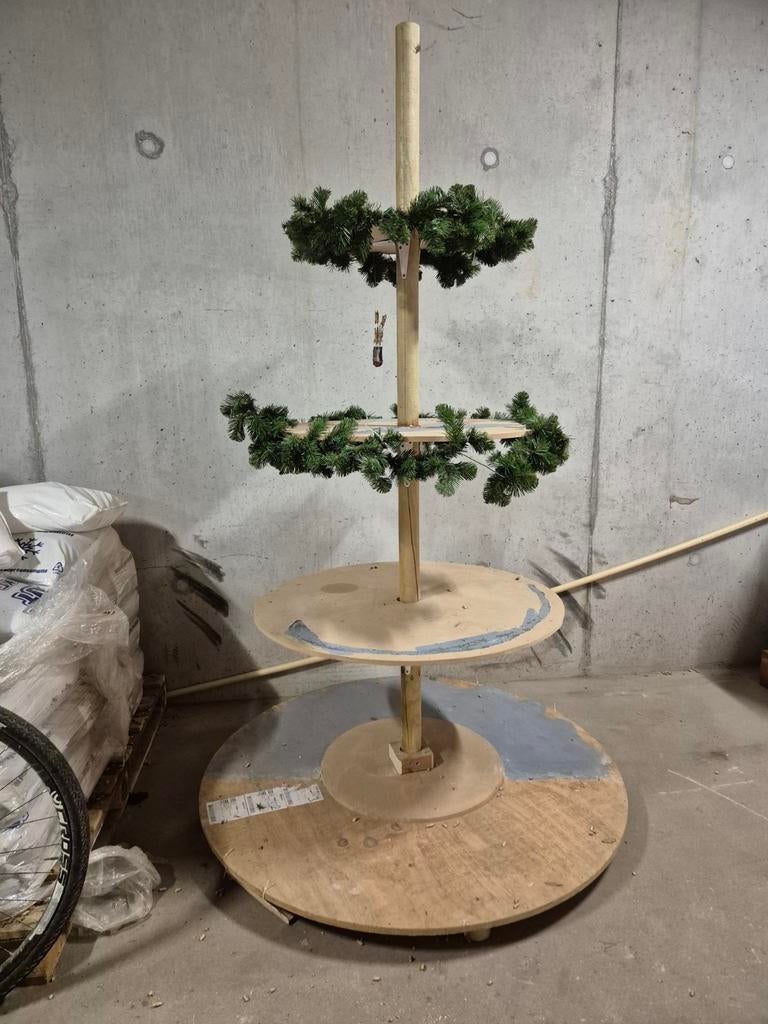 Kerstboom voor kersthuisjes, Ophalen