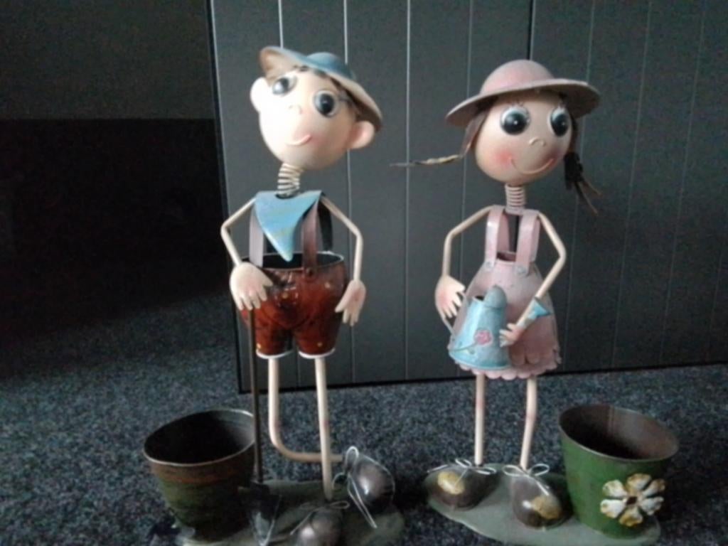 Tuinbeeldjes Jongen en Meisje met Potten, Tuin en Terras, Tuinbeelden, Ophalen of Verzenden, Gebruikt, Metaal, Overige typen