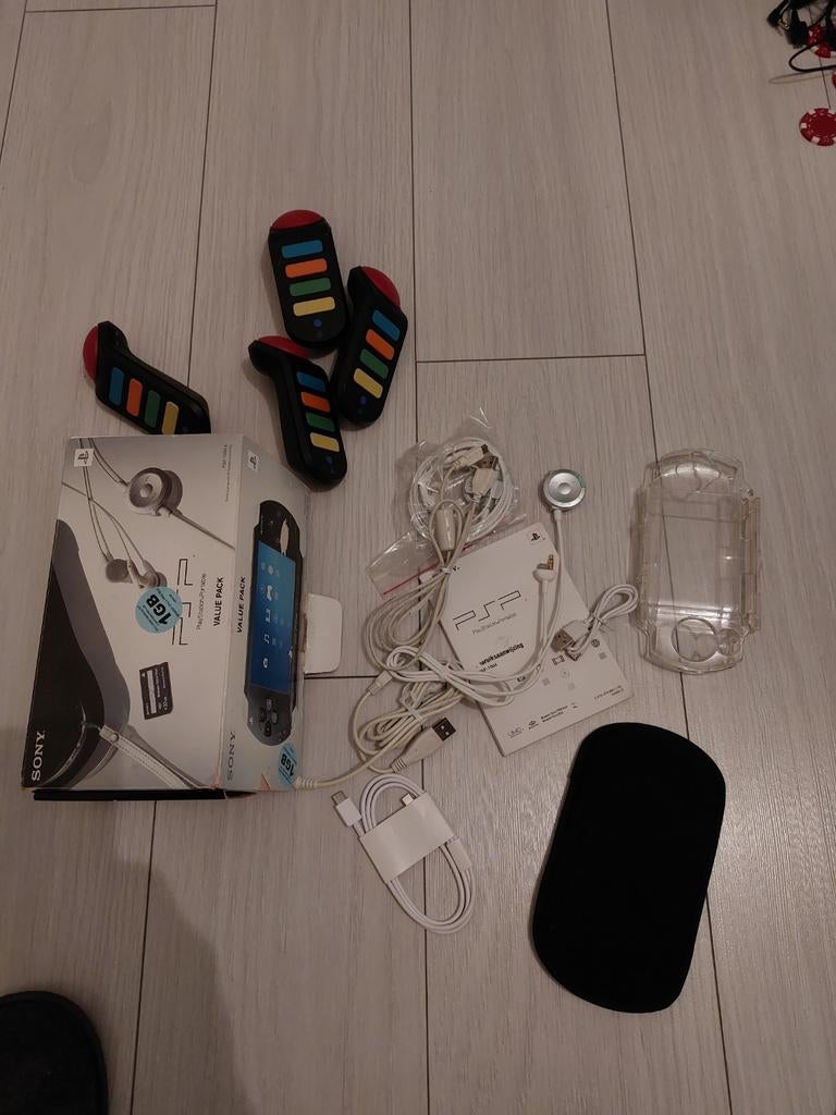 GEEN PSP maar  accessoires voor psp, Spelcomputers en Games, Spelcomputers | Sony PSP, Gebruikt, PSP Go, Zwart, Ophalen of Verzenden