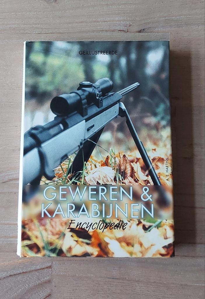 A.E. Hartink - Geweren en karabijnen, Boeken, Encyclopedieën, Ophalen of Verzenden, Gelezen