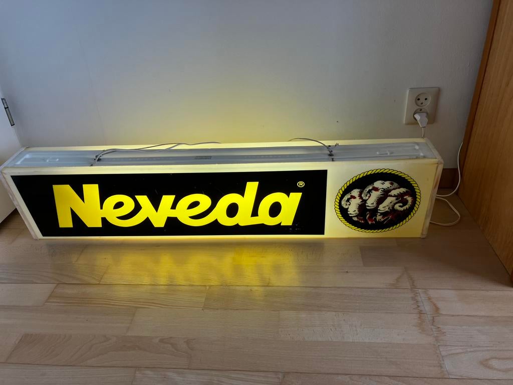 Neveda wol reclame lichtbak, Verzamelen, Merken en Reclamevoorwerpen, Ophalen of Verzenden, Zo goed als nieuw, Lichtbak of (neon) lamp