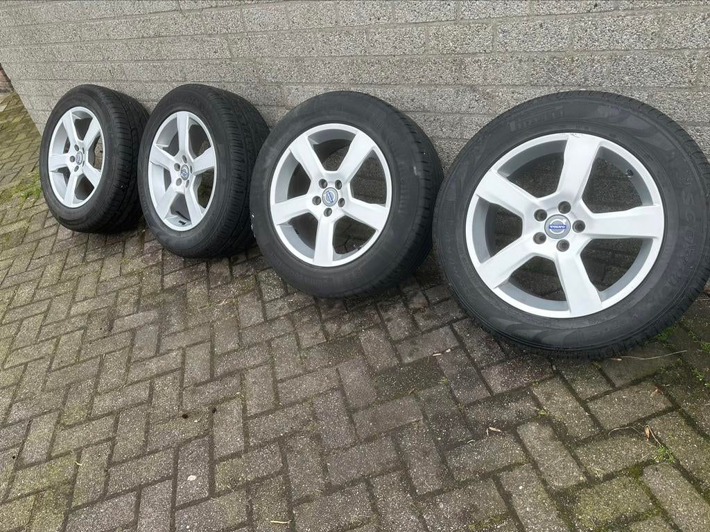 18 inch. Volvo XC 60 zomerset, Auto-onderdelen, Banden en Velgen, 18 inch, Banden en Velgen, Ophalen of Verzenden, 235 mm