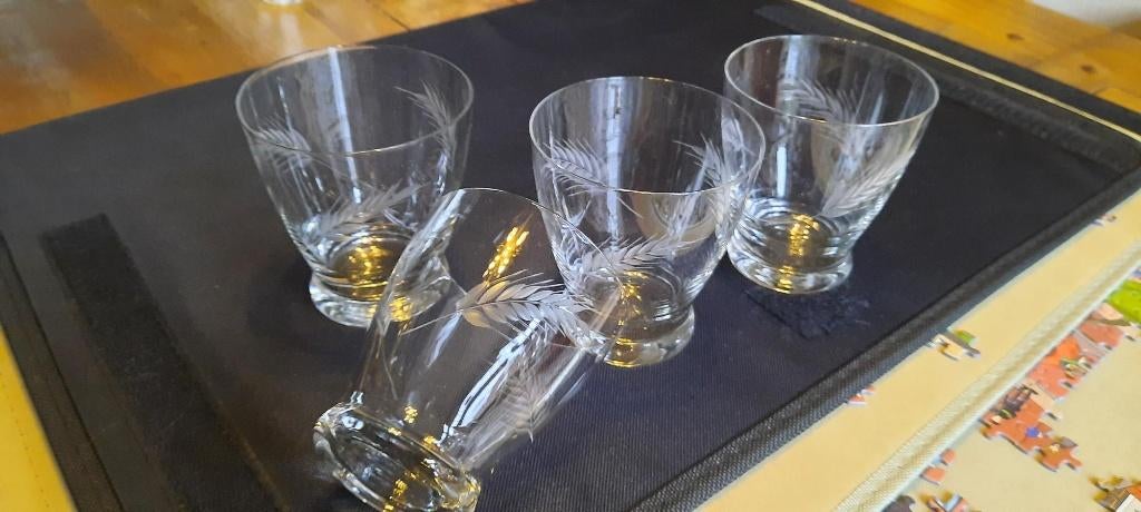 Geslepen glaasjes, Ophalen