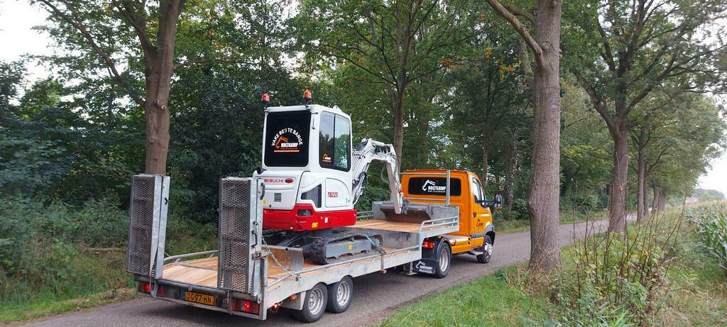 Holtkamp Klein Grondverzet. Tuin ontruiming/levering zand.