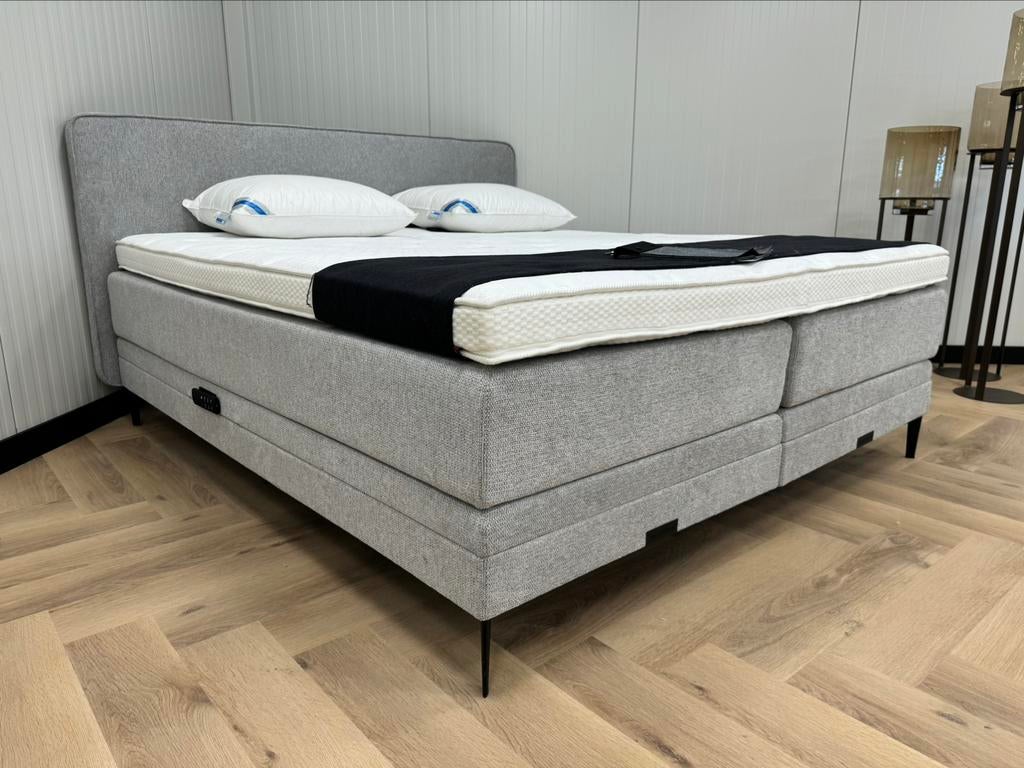 Elektrische boxspring 180x200 pocketvering incl 10cm topper, Huis en Inrichting, Ophalen of Verzenden, 180 cm, 200 cm, Grijs