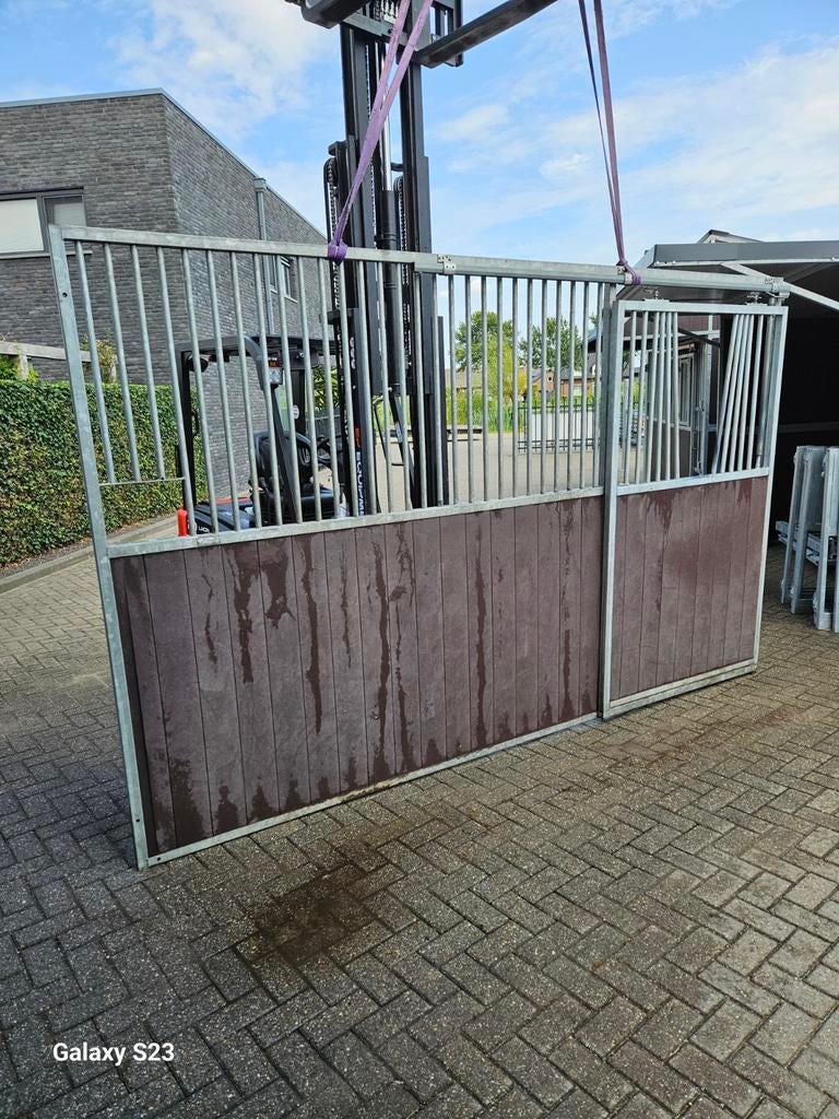 9 Gebruikte stalwanden 3m / paardenboxen/paardenstallen enz