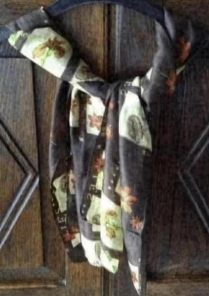 Sjaal, shawl, das, doek herfstafbeeldingen kleuren; 140 * 35, Kleding | Dames, Mutsen, Sjaals en Handschoenen, Ophalen of Verzenden