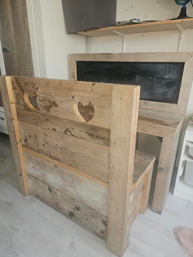Stijgerhouten kinderbankje met bureau en krijtbord, Kinderen en Baby's, Kinderkamer | Tafels en Stoelen, Ophalen of Verzenden