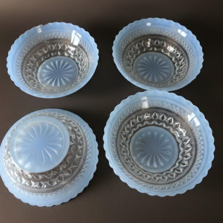 Set van 4 Opaline Glazen Schalen met Diamantslijpsel, Ophalen of Verzenden