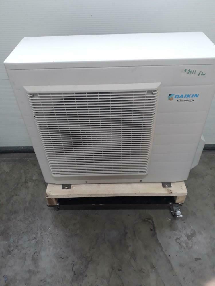 Daikin inverter warmtepomp 7 kw .in combinatie met..zie foto, Ophalen, Koelen en Ontvochtigen, Nieuw, 3 snelheden of meer