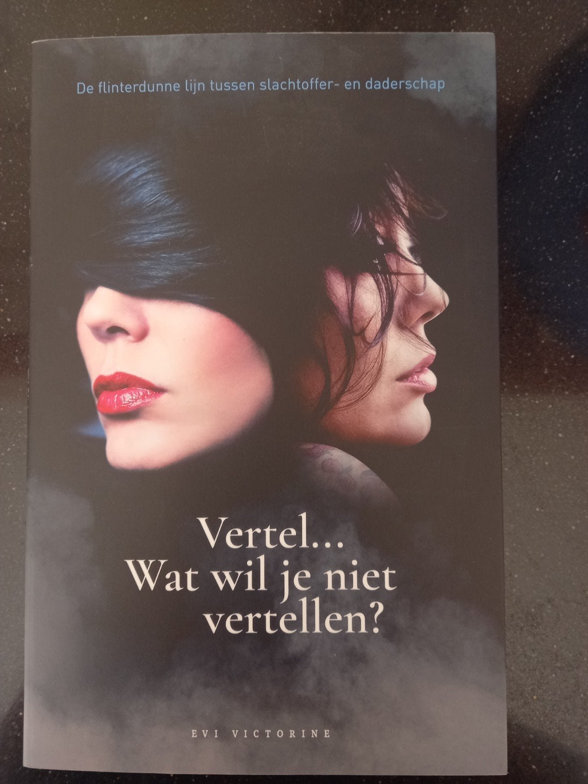 Evi Victorine - Vertel… Wat wil je niet vertellen?, Ophalen of Verzenden, Zo goed als nieuw, Evi Victorine