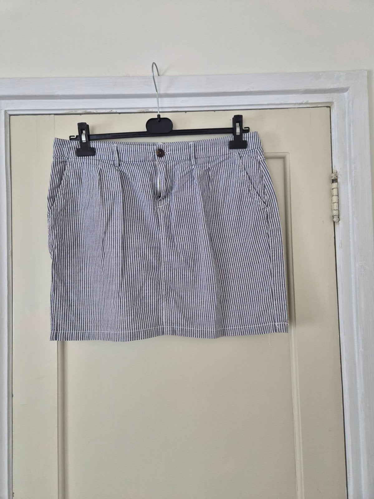 Katoenen wit met blauw gestreept rokje van hm maat 42 valt i, Wit, Maat 42/44 (L), Ophalen of Verzenden, Zo goed als nieuw