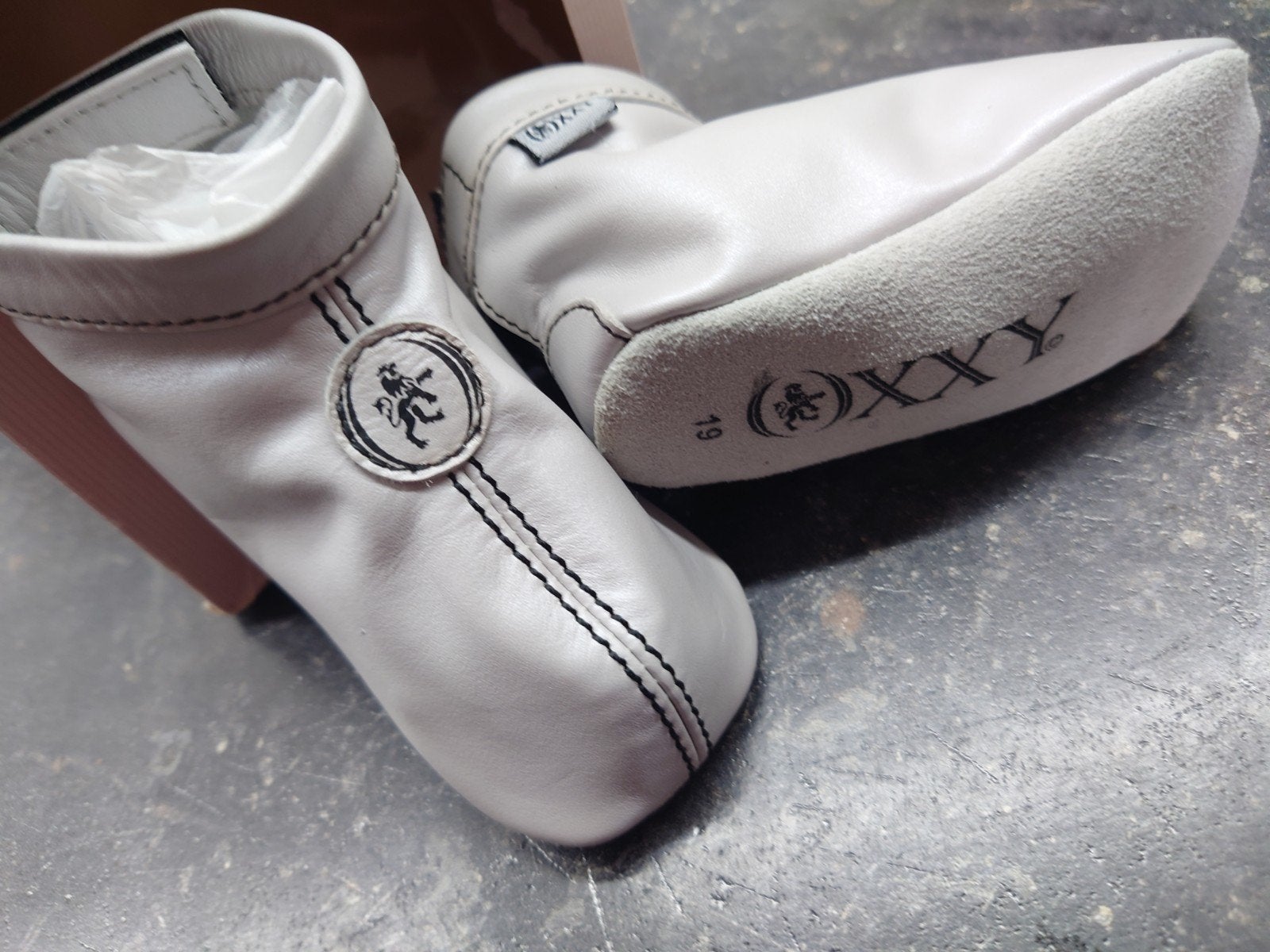 NIEUWE OXXY zilver babyslofjes met klittenband mt19, Schoentjes, Jongetje of Meisje, Nieuw, Ophalen of Verzenden