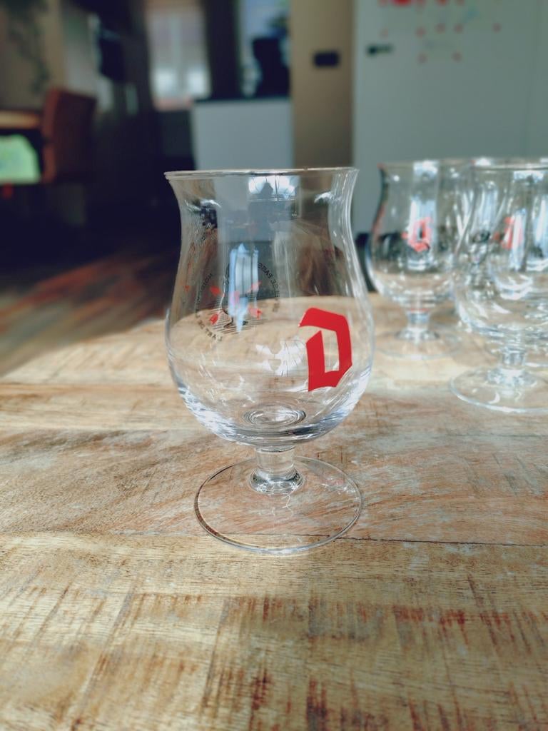 8 Duvel glazen, Ophalen