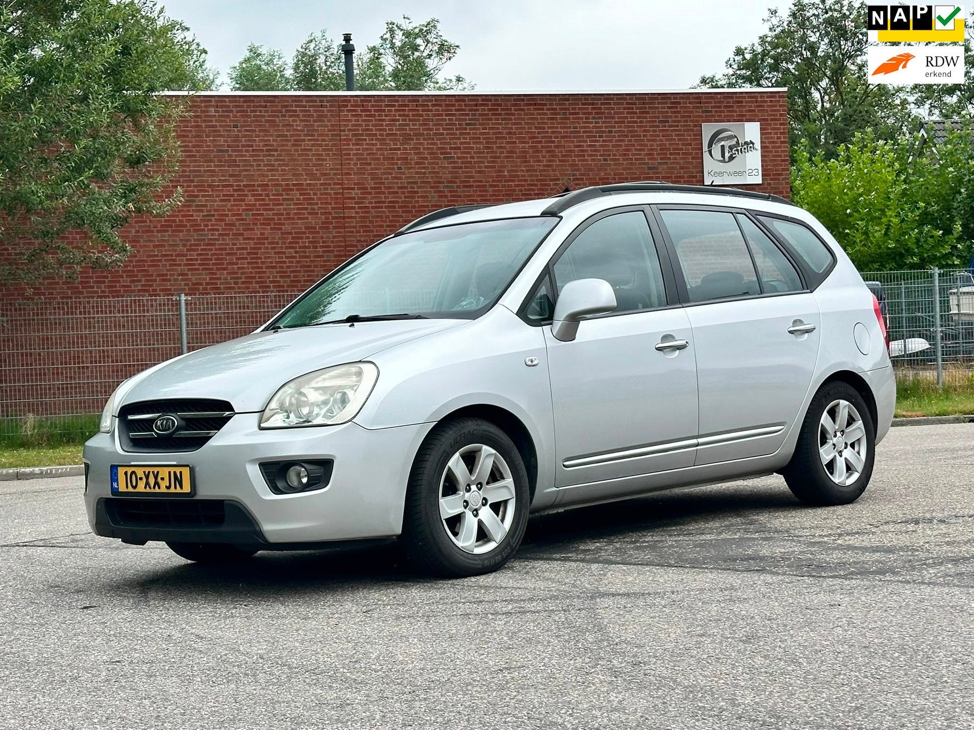 Kia Carens 2.0 CVVT EX Automaat*1e Eigenaar*Cruise*Trekhaak*, Gebruikt, 4 cilinders, 700 kg, 144 pk