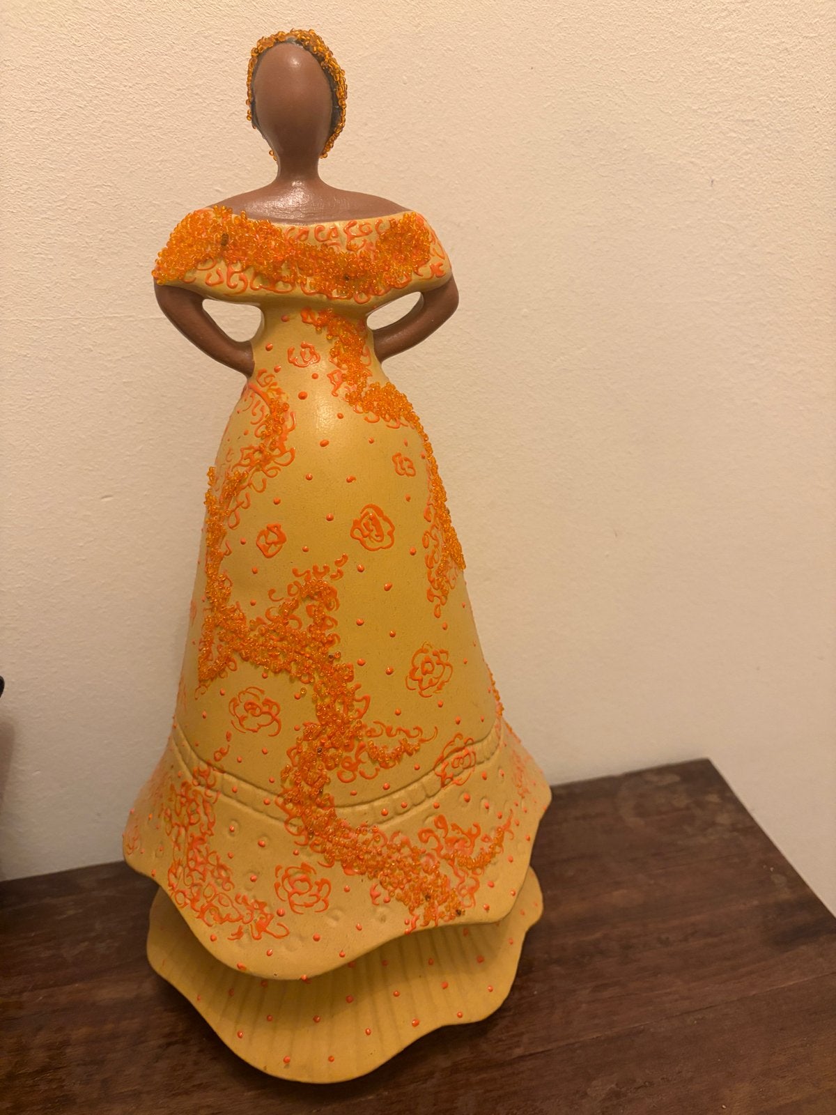 Braziliaanse pop - Handgemaakt beeld van een vrouw, Ophalen of Verzenden, Handgemaakt, 20 - 50 cm, Steen of Keramiek