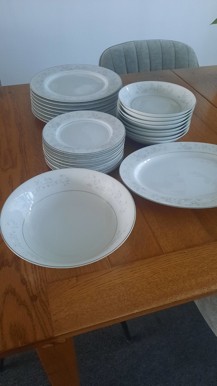 8-persoons servies Fine China Platinum Rose z.g.a.n., Ophalen, Zo goed als nieuw, Porselein, Compleet servies
