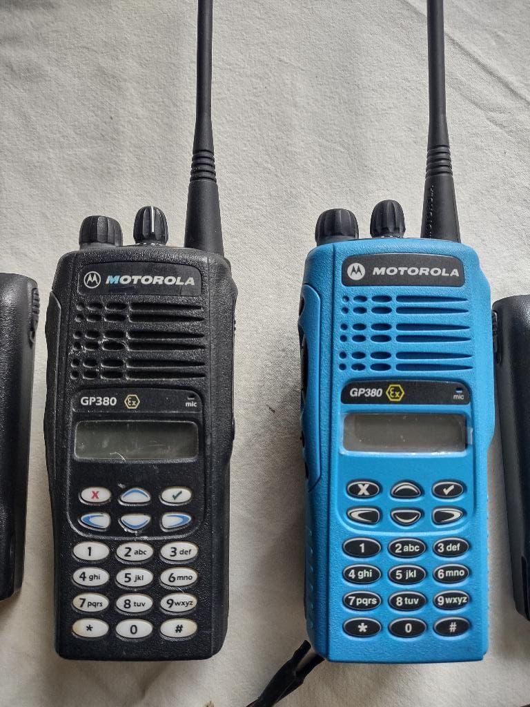 Motorola portofoon set GP380 (Ex) met lader, 5 tot 15 km, Ophalen of Verzenden, Zo goed als nieuw, Portofoon of Walkie-talkie
