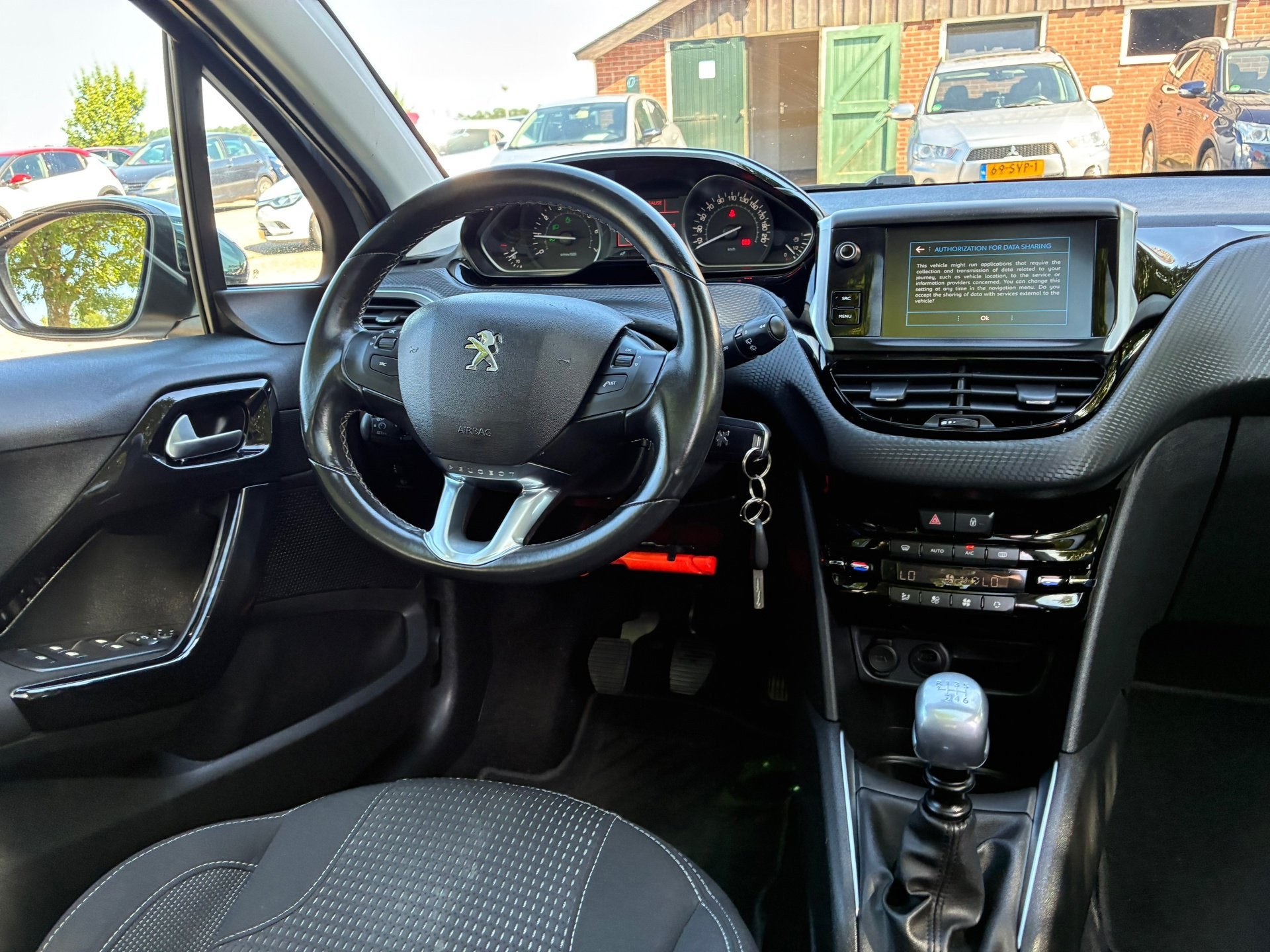 Peugeot 208 1.2 PureTech Allure | Pano + Cruise + Clima €, Auto's, Voorwielaandrijving, Gebruikt, 1199 cc, 1055 kg