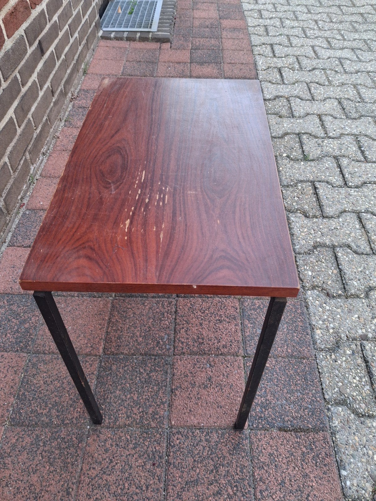Vintage bijzettafel - Hout en metaal - 50x30x43 cm, Huis en Inrichting, Ophalen, Minder dan 45 cm, Minder dan 55 cm, Gebruikt