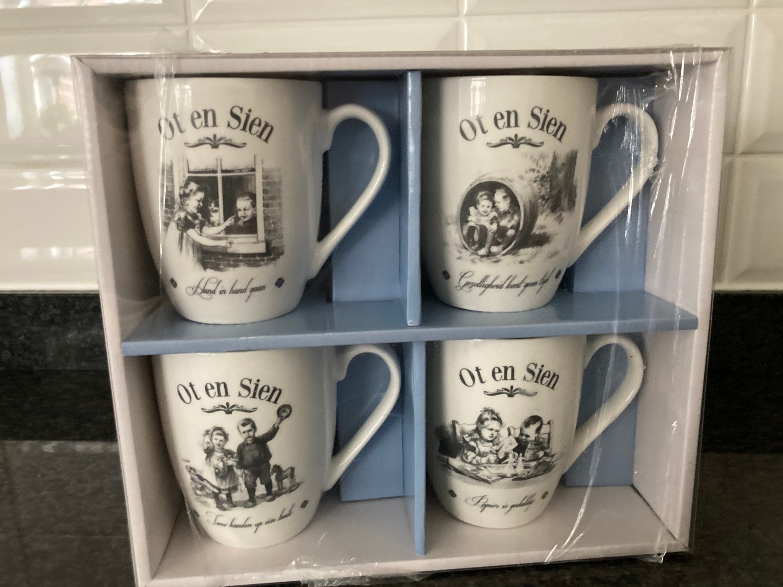 4x NIEUWE VINTAGE MOKKEN van OT & SIEN., Huis en Inrichting, Ophalen of Verzenden, Zo goed als nieuw