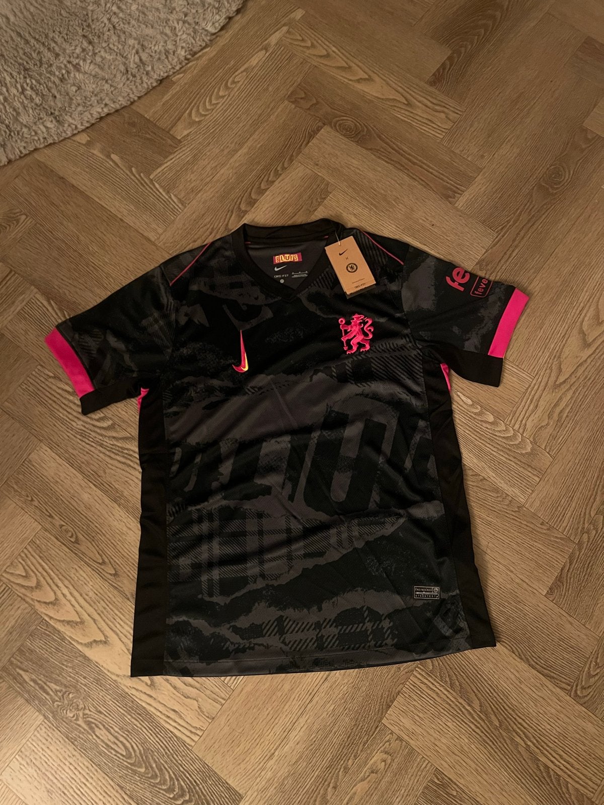 Nieuw Chelsea shirt maat M met prijskaartje, Kleding | Dames, Ophalen of Verzenden, Nieuw, Maat 38/40 (M)