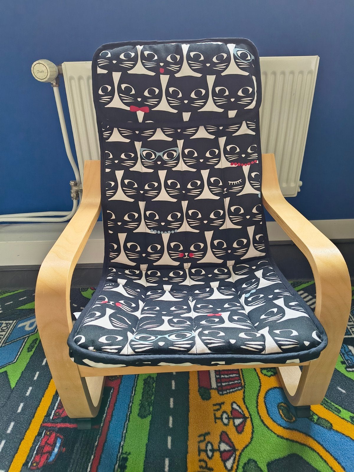 IKEA Poäng kinderstoel met kattenprint kussen, Kinderen en Baby's, Ophalen