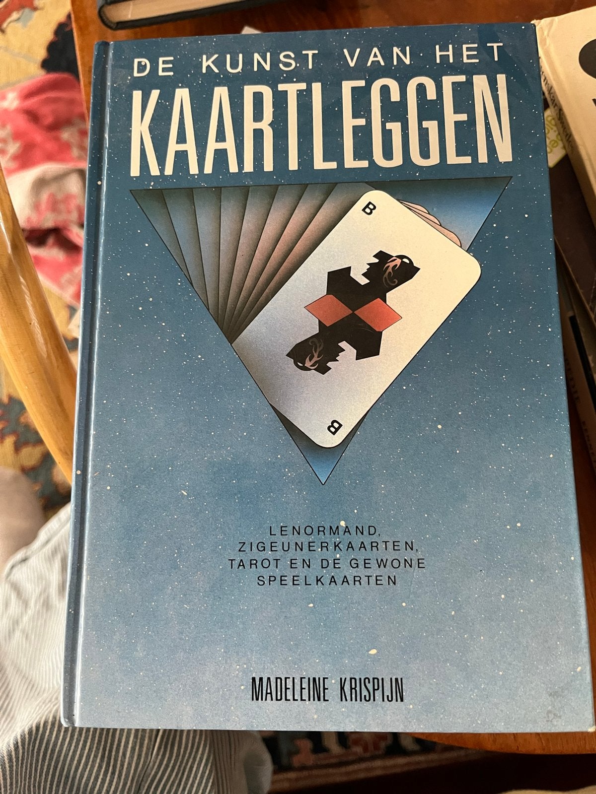De Kunst van het Kaartleggen - Madeleine Krijspijn, Ophalen of Verzenden, Zo goed als nieuw, Tarot of Kaarten leggen, Instructieboek