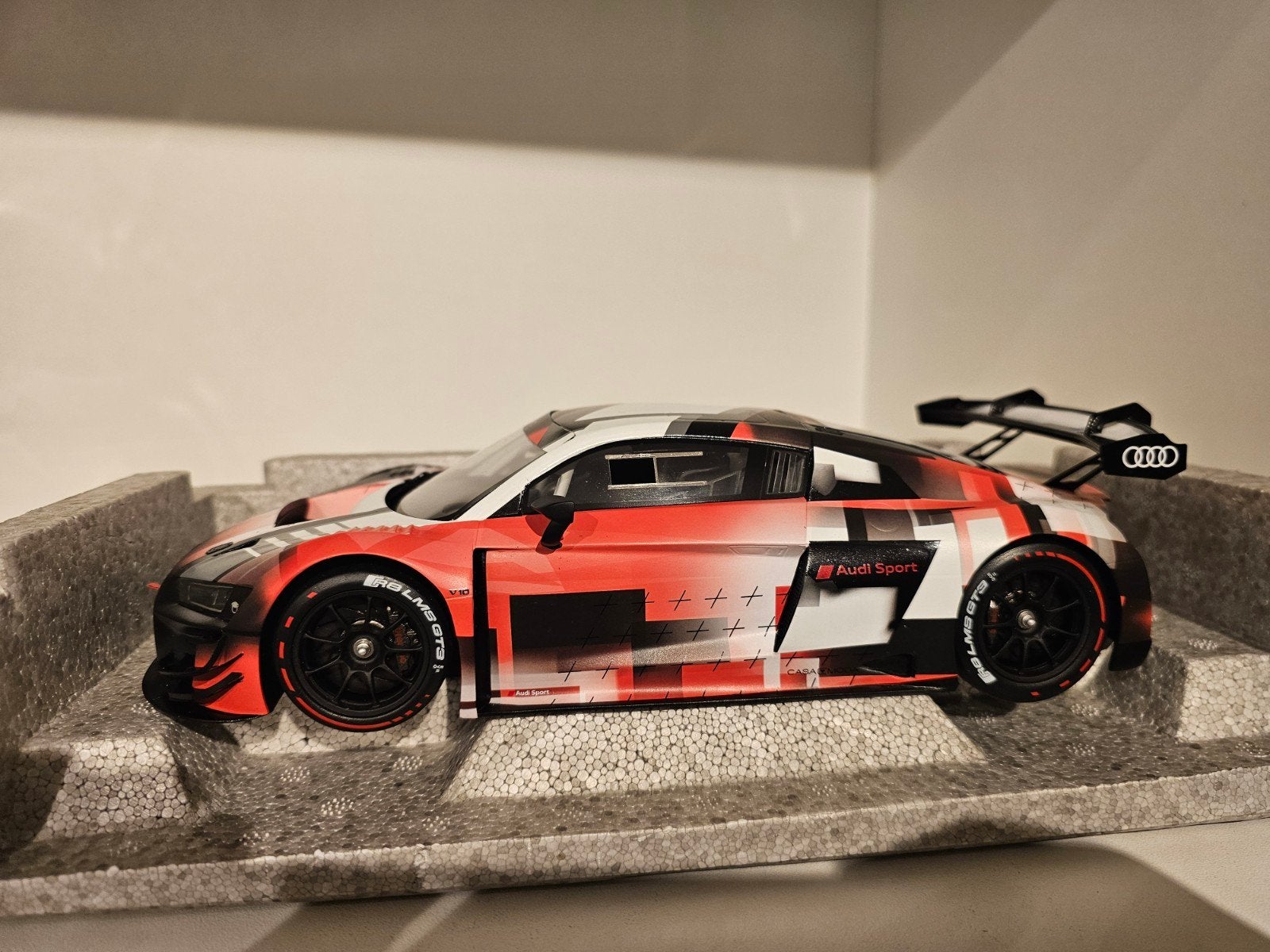 Audi R8 LMS GT3 EVO 1:18 schaalmodel, Ophalen of Verzenden, Zo goed als nieuw, Auto, Overige merken