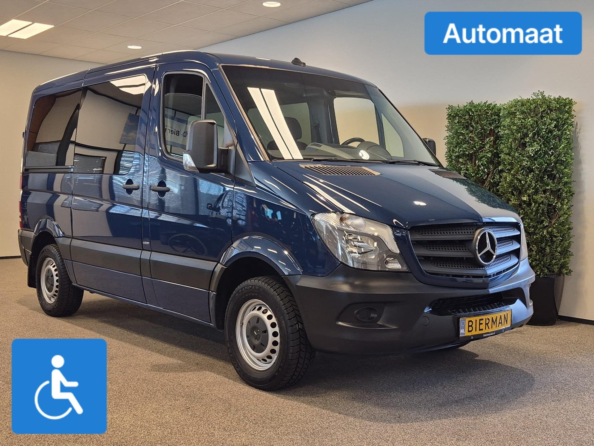 Mercedes Sprinter L1H1 Rolstoelbus Automaat - rolstoel voori, Auto's, 12 maanden, Stof, Gebruikt, Zwart