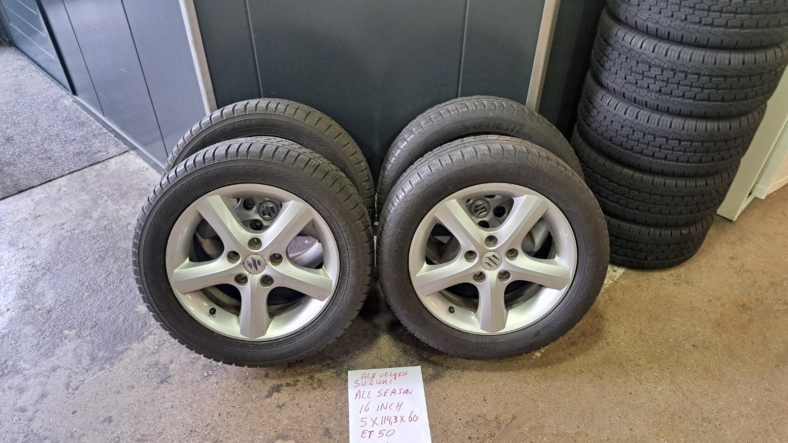 Suzuki alu velgen met all season 205/55R16 voor Sx4 Sx4 cros, Ophalen, 16 inch, Vredestein, Banden en Velgen