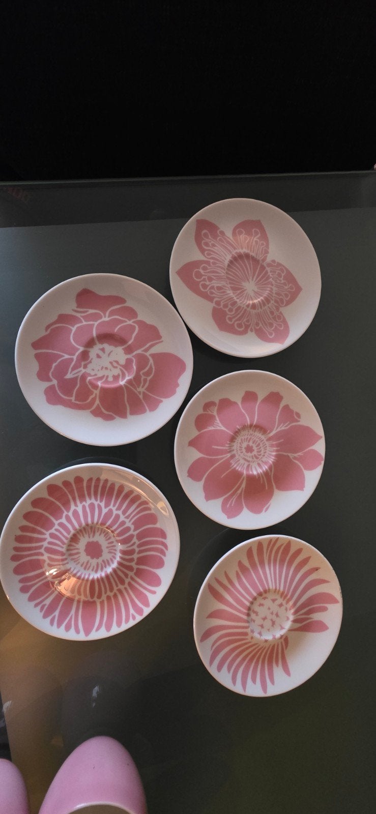 Roze schotels en kopjes met bloemmotief, Ophalen of Verzenden, Overige stijlen, Kop(pen) en/of Schotel(s)