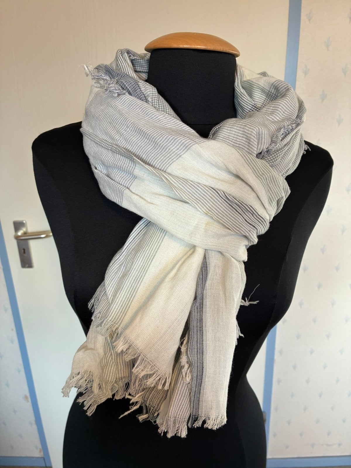 172 Expresso sjaal in ecru/grijs, Kleding | Dames, Mutsen, Sjaals en Handschoenen, Verzenden, Zo goed als nieuw, Sjaal