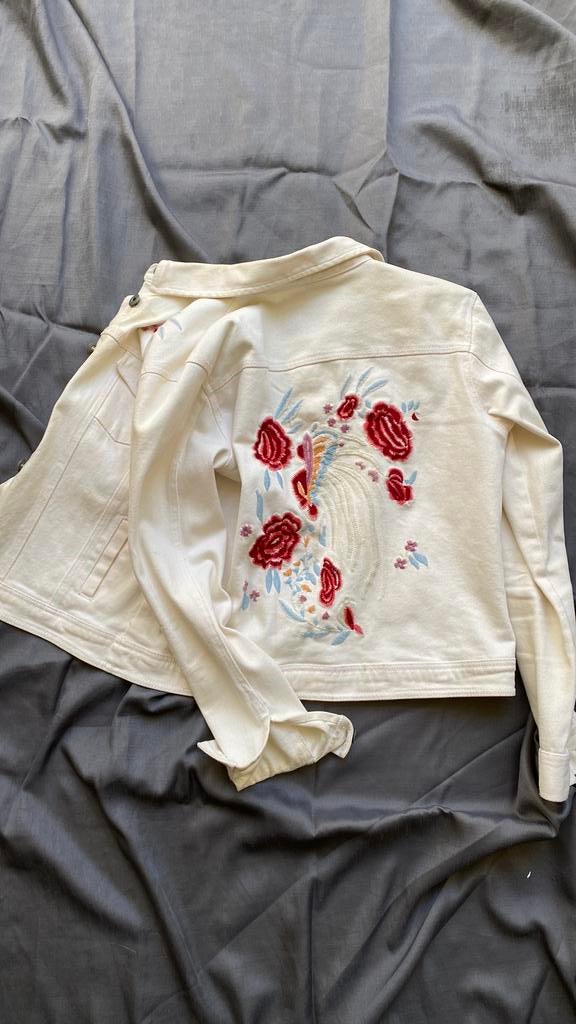 Witte spijkerjas met bloemenborduursel - Eksept S, Ophalen of Verzenden, Gedragen, Maat 36 (S), Wit