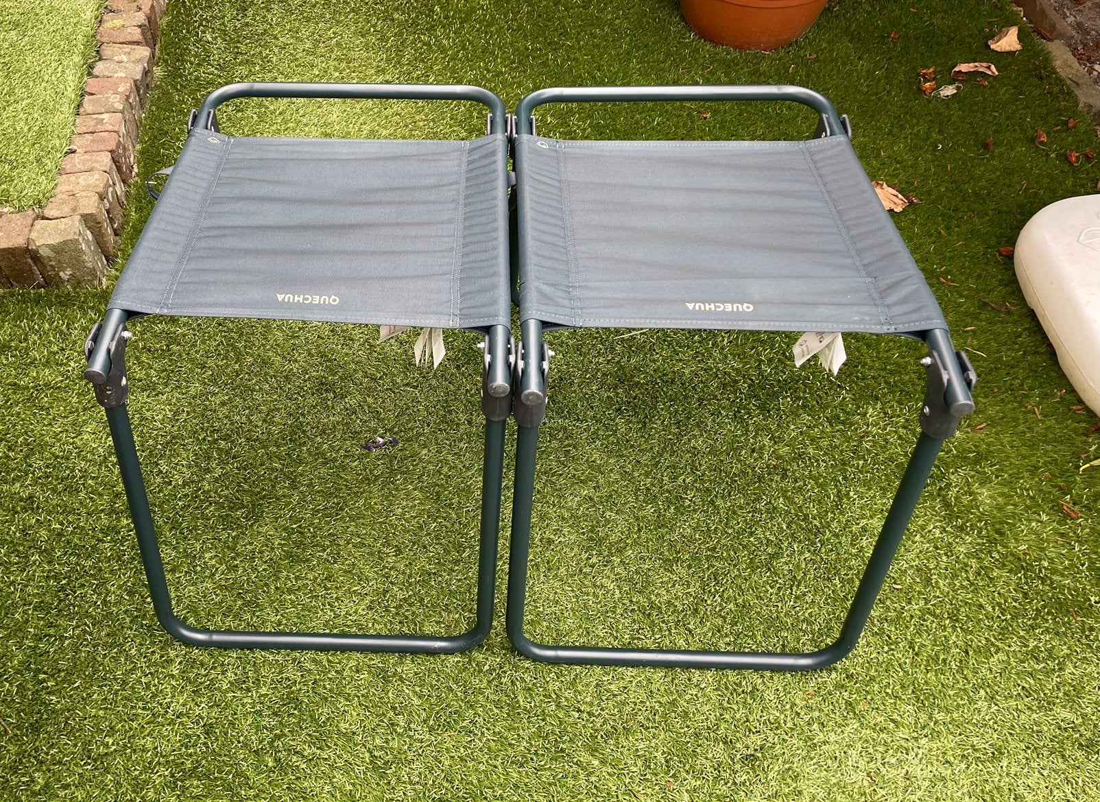 2 Quechua voetenbankjes voor de camping., Ophalen, Zo goed als nieuw