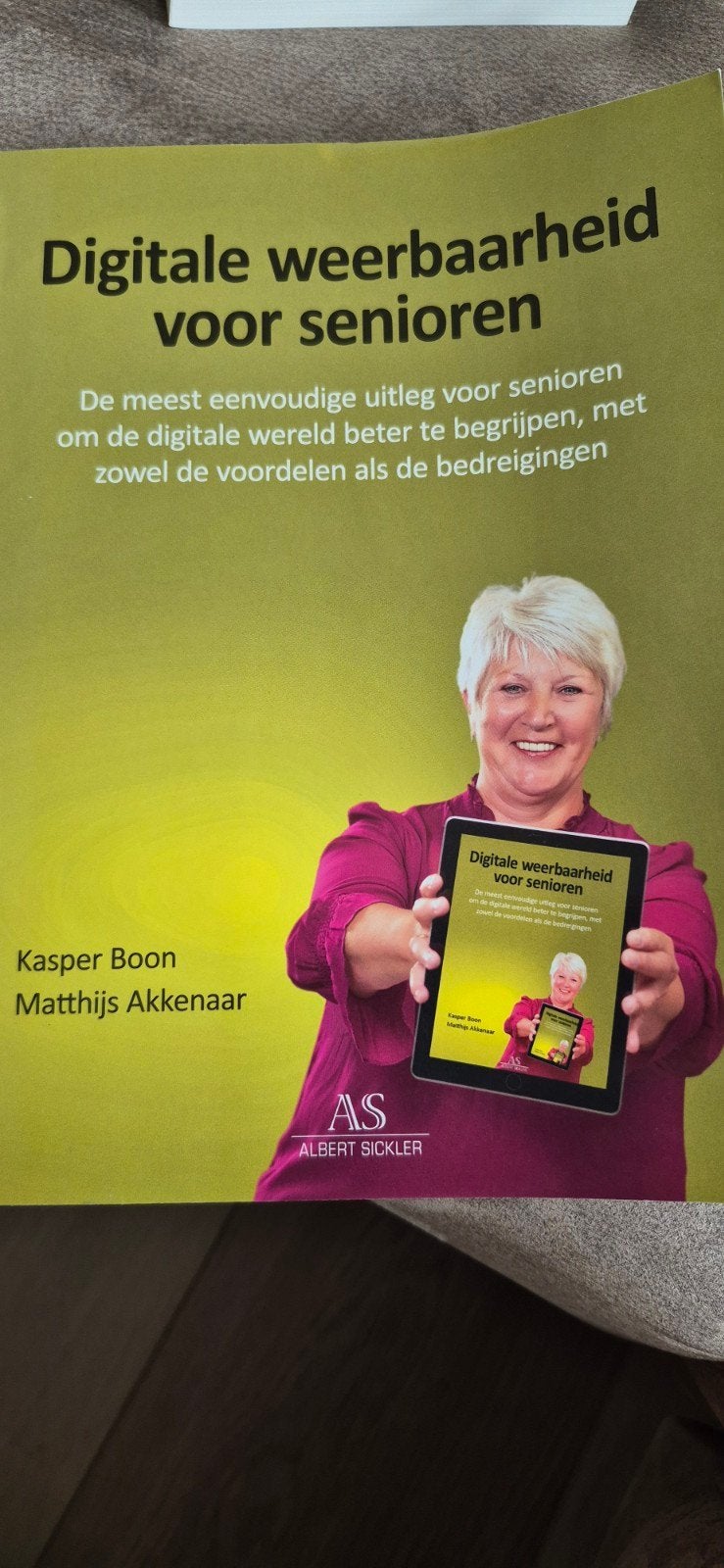 Matthijs Akkenaar - Digitale weerbaarheid voor senioren, Boeken, Schoolboeken, Zo goed als nieuw, Nederlands, Overige niveaus